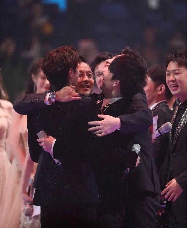 2024年最受欢迎男艺人出炉，四大天王登顶，杨洋第8李现第7吴磊6