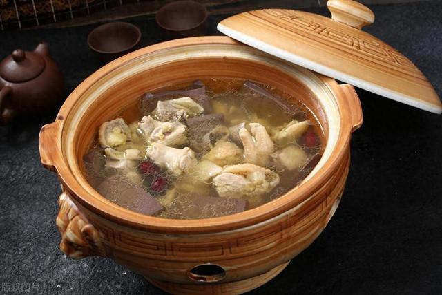土鸡汤：探寻传统美食背后的文化底蕴