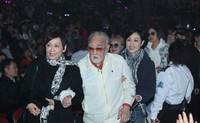 刘德华演唱会尾场落幕 一众明星到场支持 希望四大天王齐演唱