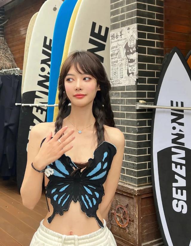 王校长严选!快手早期网红,美背大长腿身材颜值双在线!