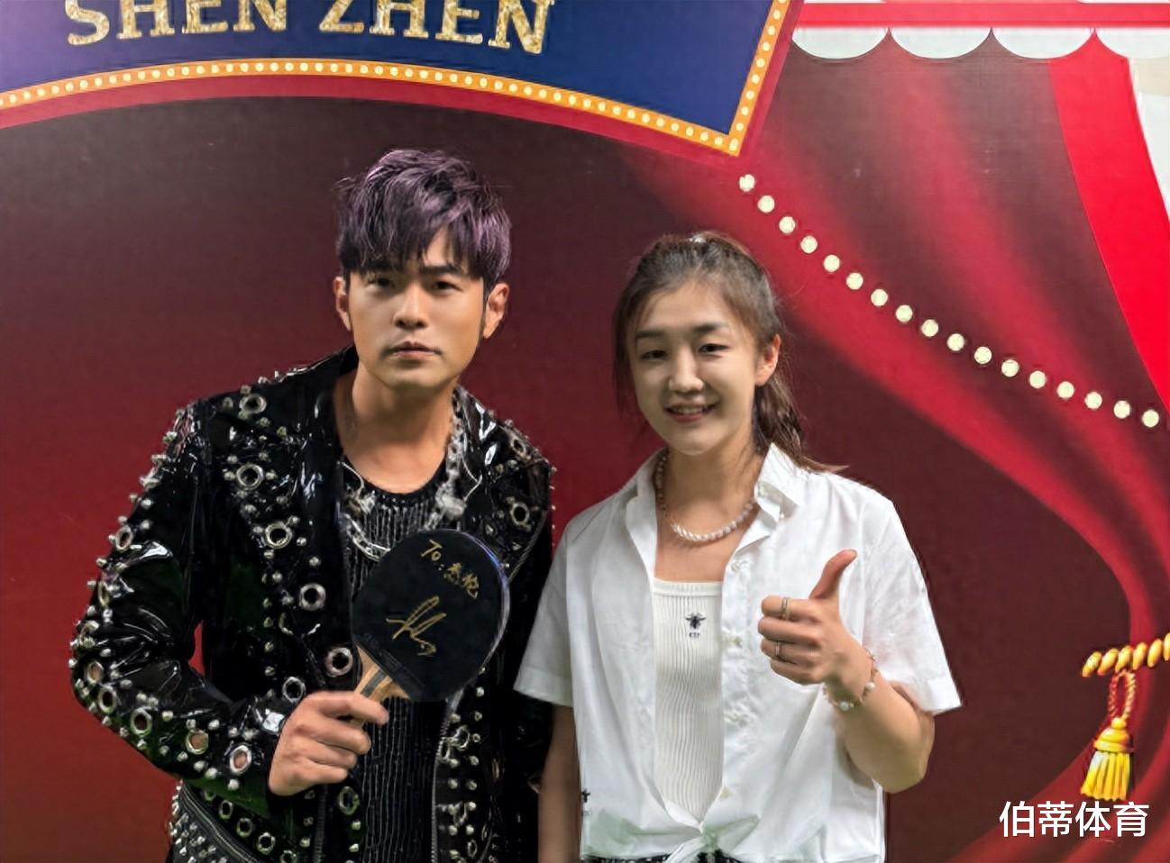 陈梦的真实身份藏不住了,她不仅是黄晓明表妹,还是富家千金!