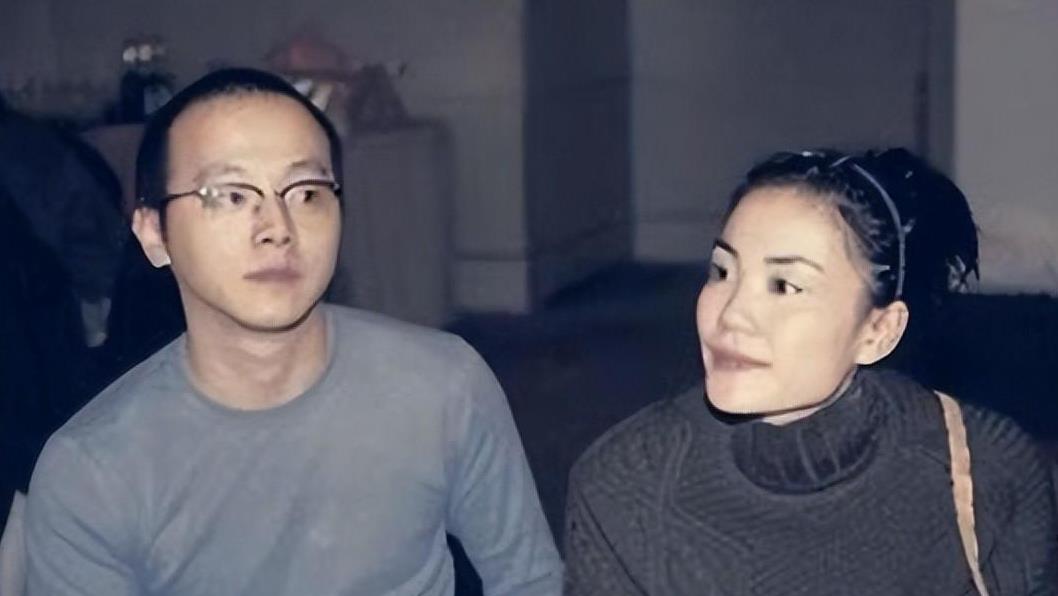 同样都是王菲的女儿，窦靖童和李嫣，她们的人生有何不同？