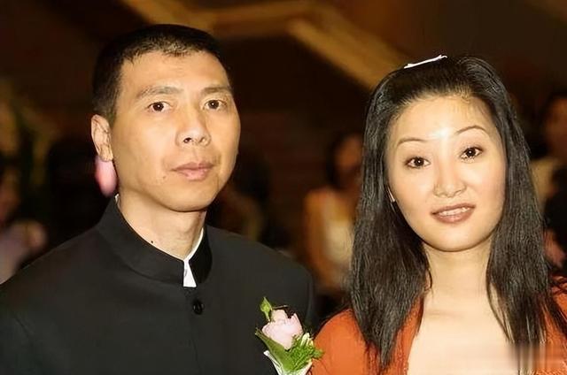 被王志文赶出家门,答应冯小刚不生孩子,卑微窝囊的她才人间清醒