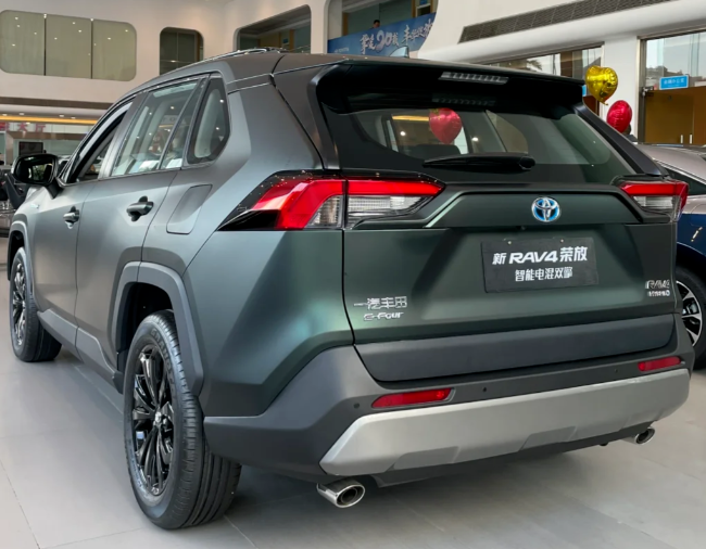 丰田RAV4荣放跌破11万，1公里4毛喝92油，年销18万台