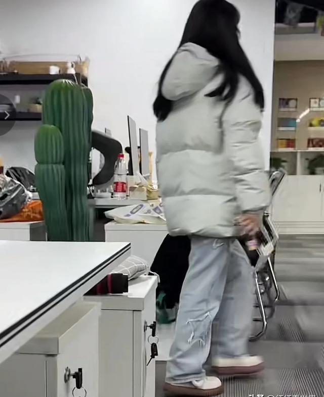 领导要求加班，00后女员工强硬回怼：我签是劳务合同，不是卖身契
