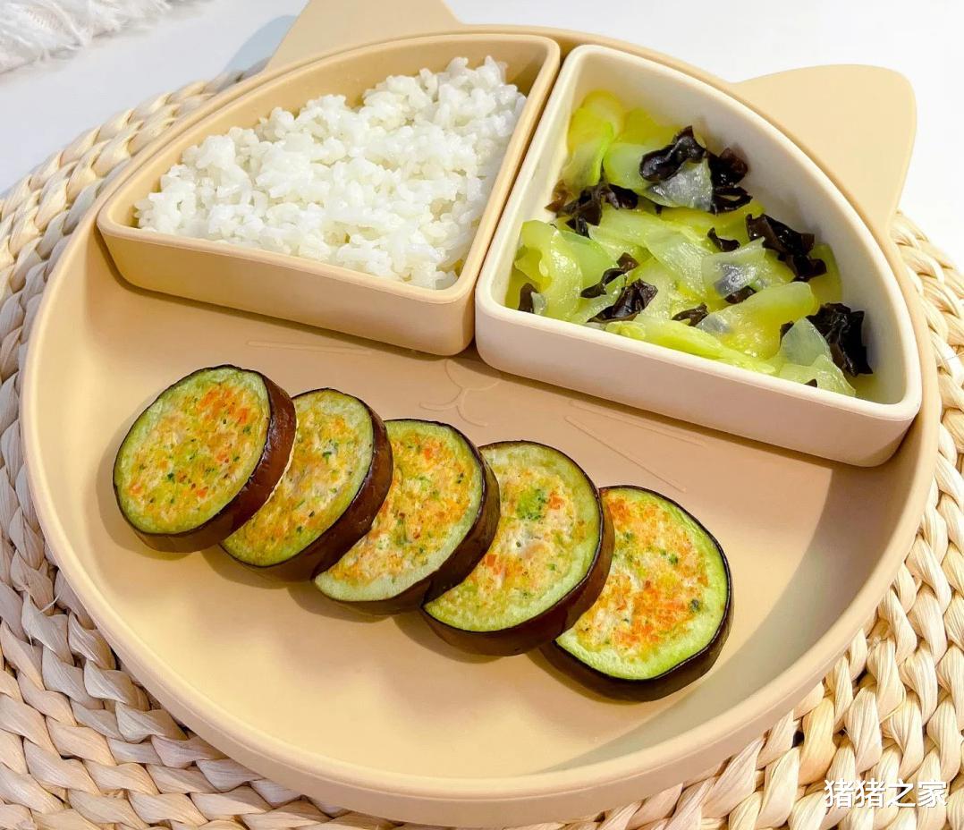 往茄子里淋入一个鸡蛋,出锅鲜香可口,外焦里嫩,营养又解馋!