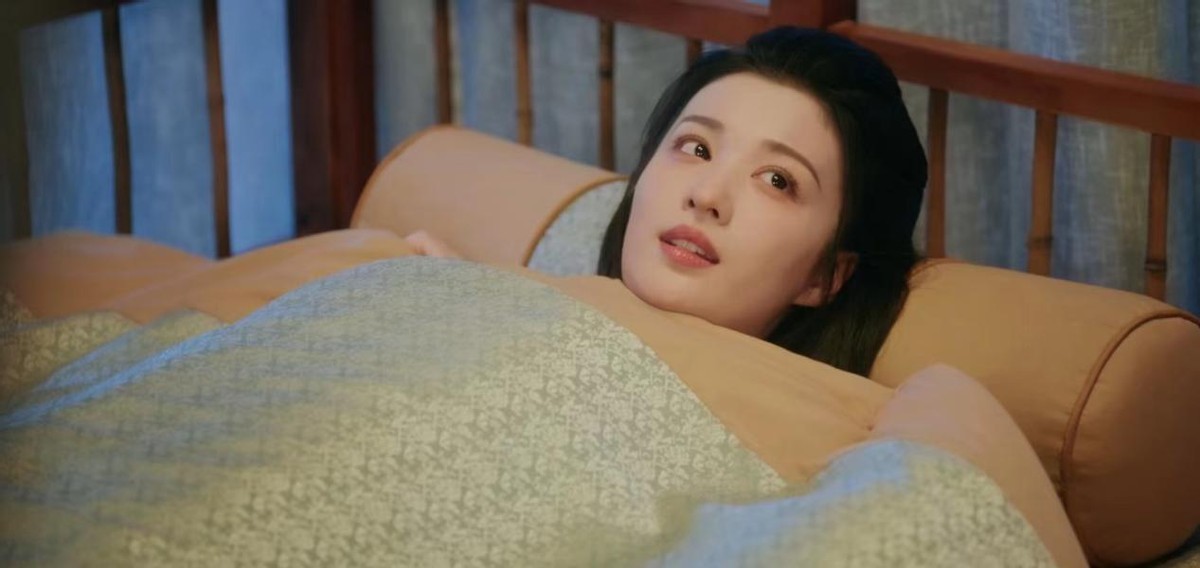 王楚然演技爆发,当她露出肚兜时,张晚意好像接不住戏,头转向一旁