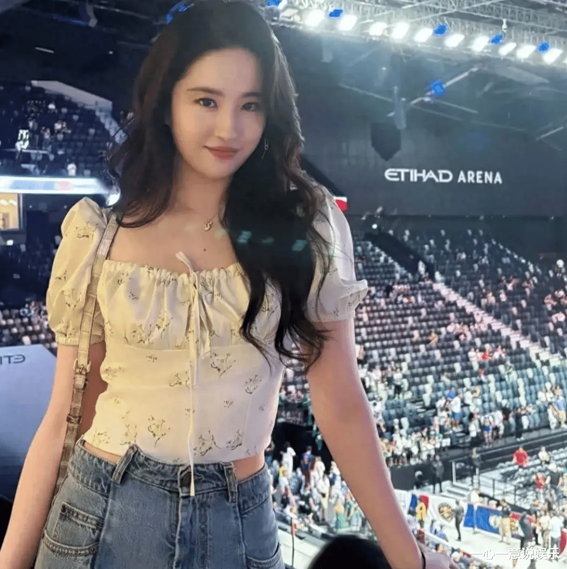 刘亦菲晒NBA观赛美照,明媚动人美得不可方物,茜茜又成全场焦点