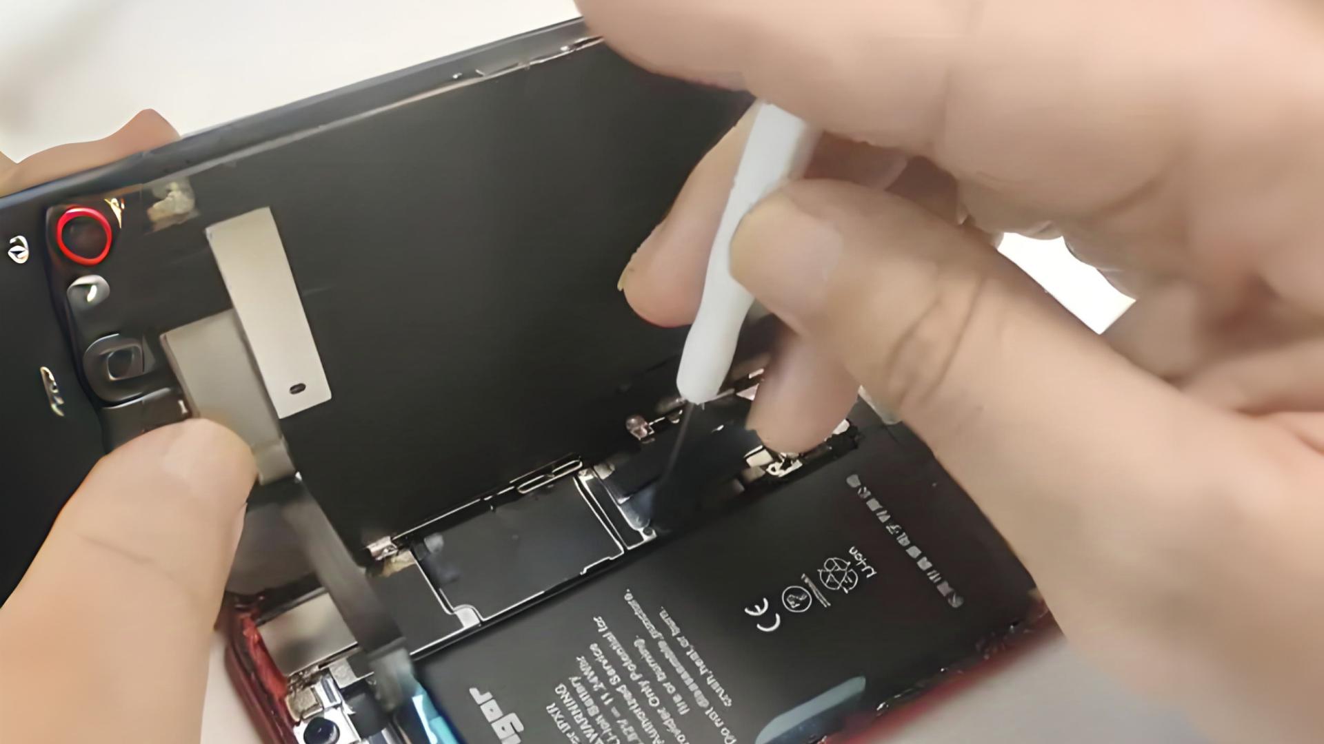 为什么手机用过一年半或者两年最好去售后换一块电池呢？