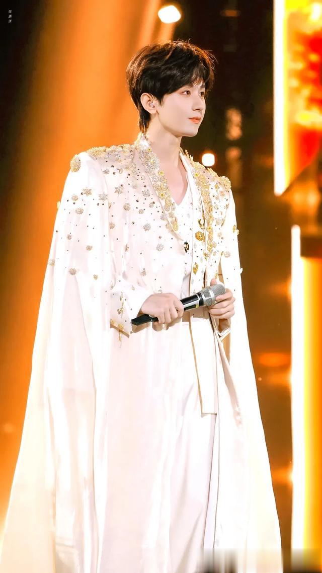 2024年最受欢迎男艺人出炉，四大天王登顶，杨洋第8李现第7吴磊6