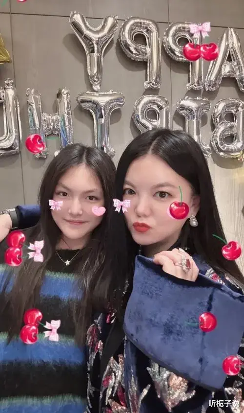 李湘退休梦落空!携15岁女儿现身巴黎时装周,王诗龄站C位成团宠