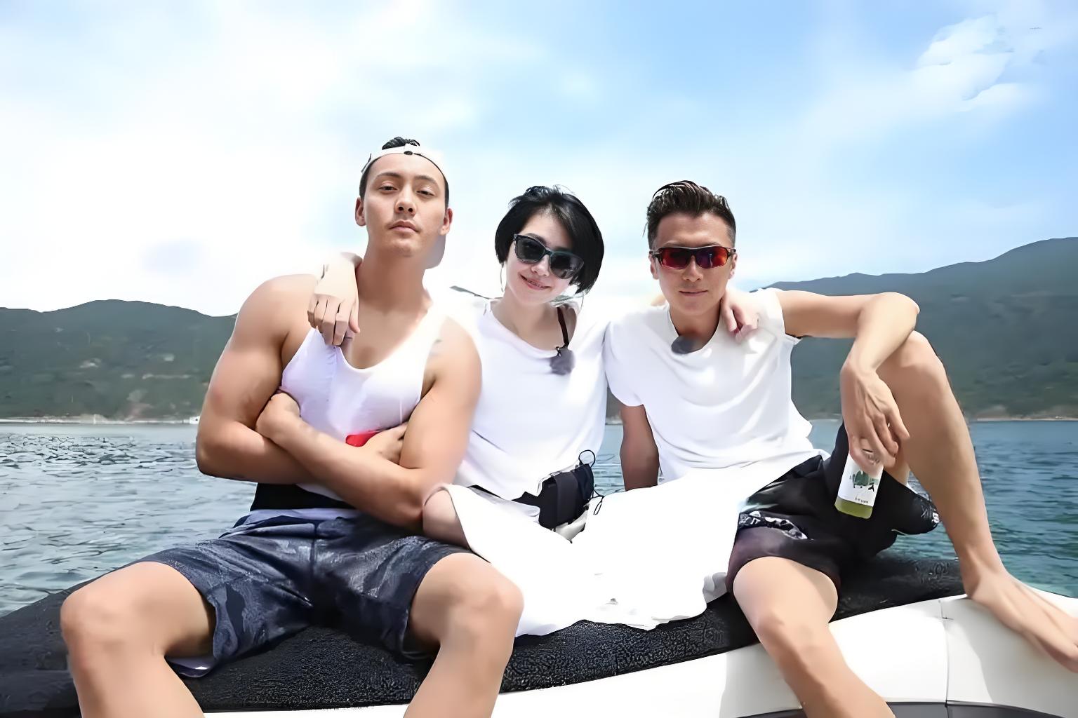 谢霆锋陈伟霆罕见合体,时尚封面引爆网友热议,荷尔蒙爆棚