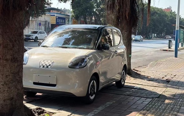 全新五菱宏光MINIEV三门版实车曝光