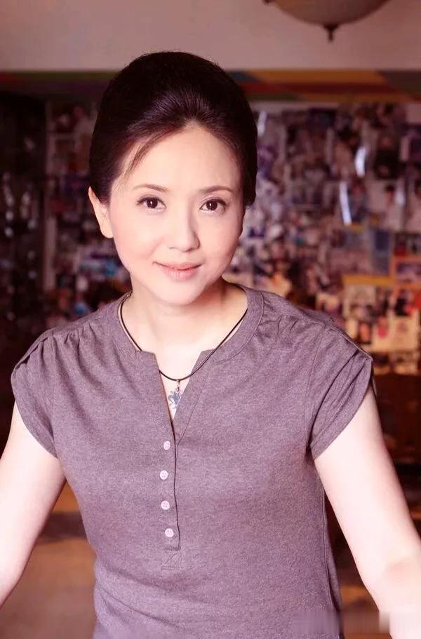 江南第一美女，小白菜——陶慧敏，如今58岁依然很美