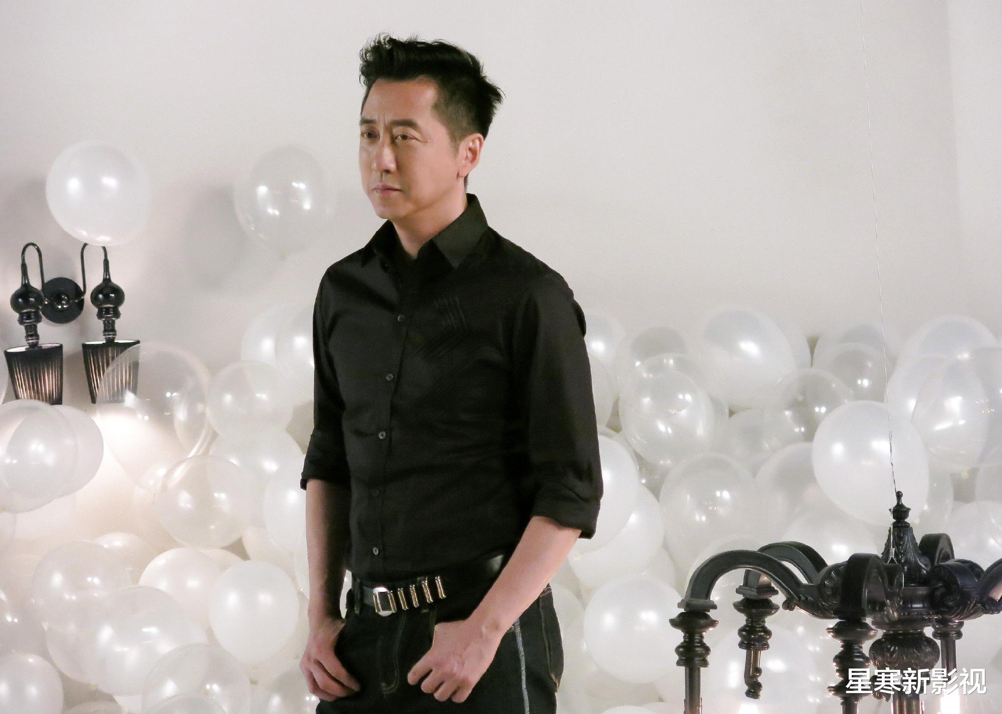 恩利带庾澄庆拍新年视频，叮嘱父亲不要臭脸，哈林看儿子眼神宠溺