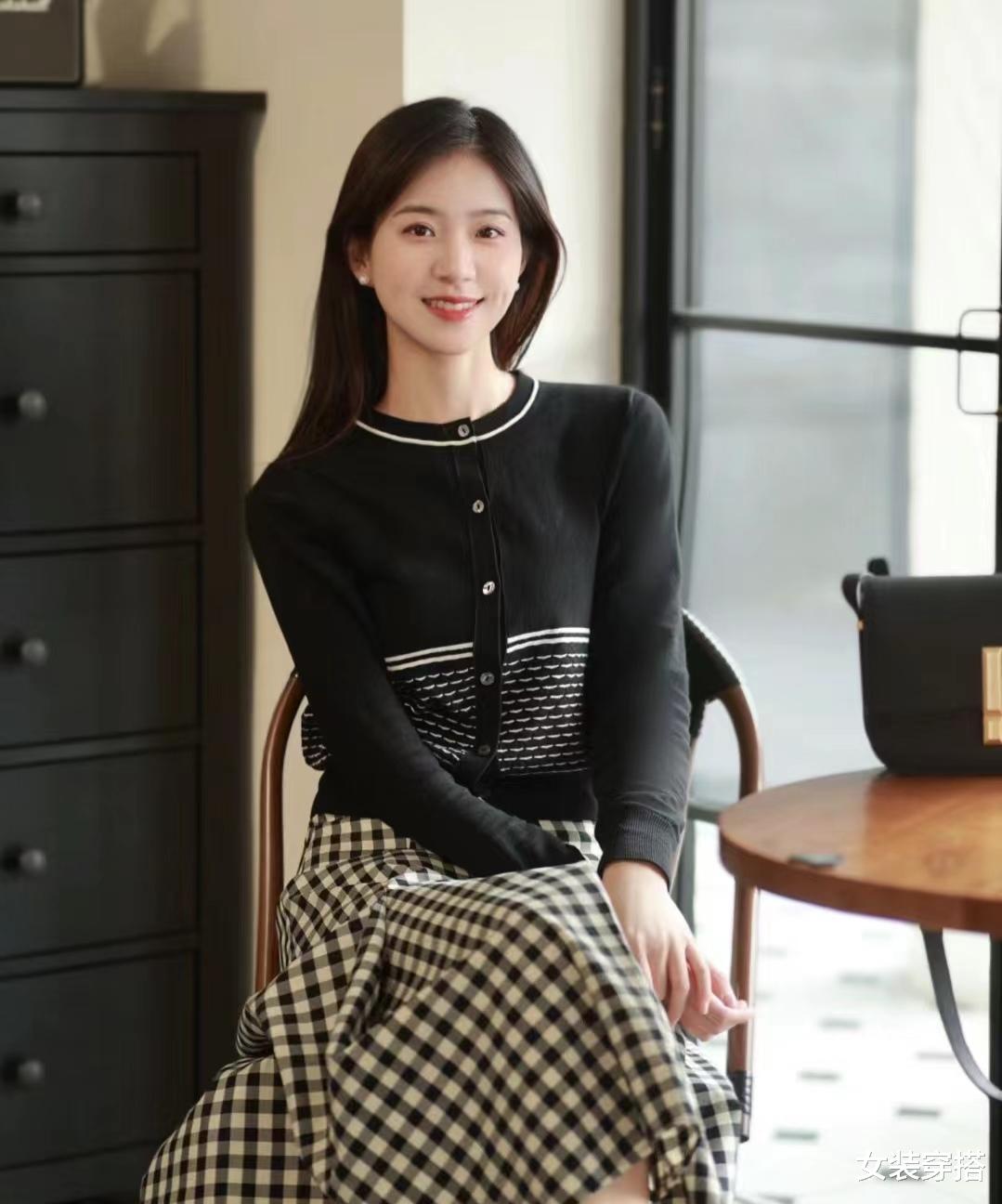 春天女人穿什么衣服简单干净有气质