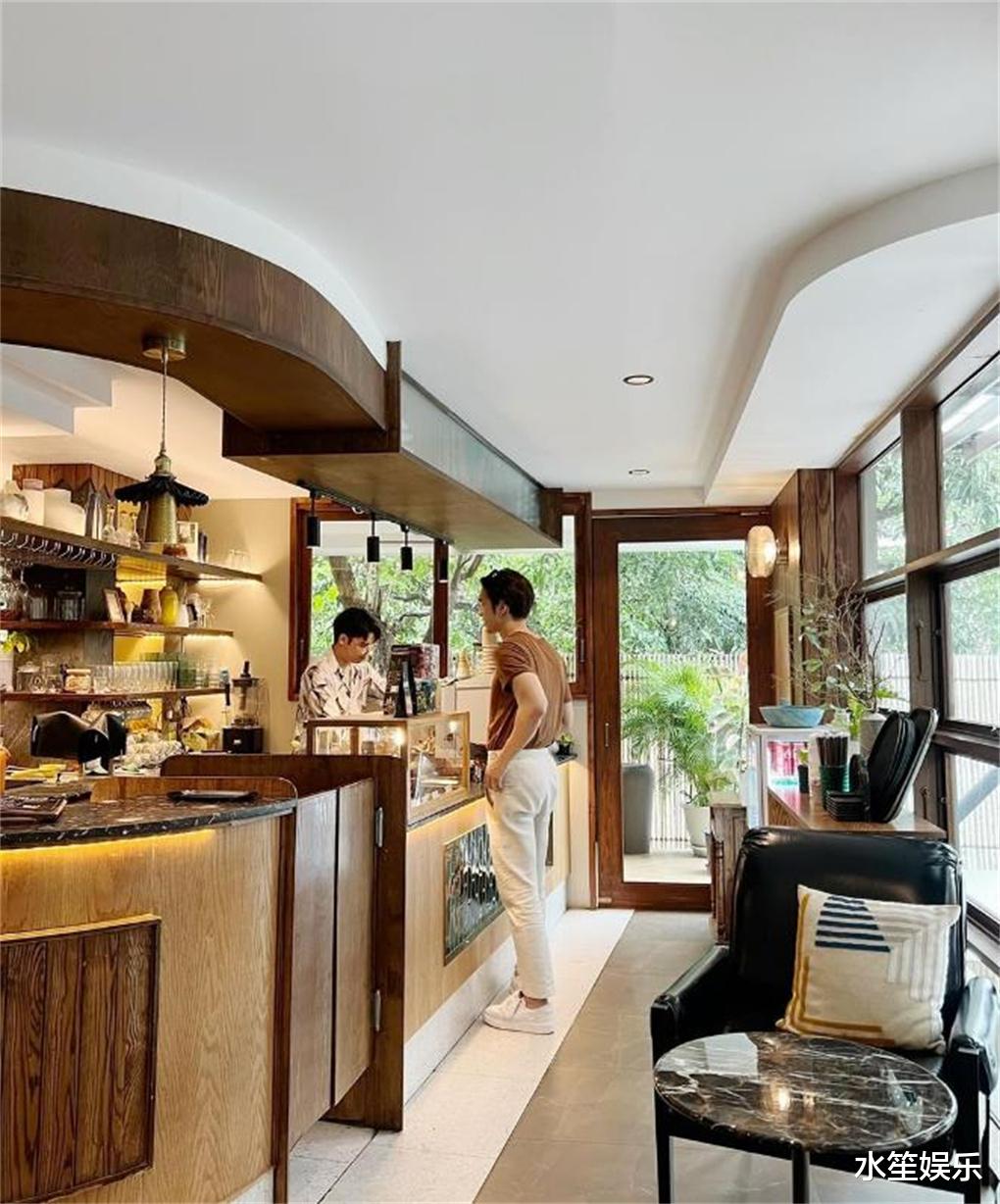 泰剧女神Vill承认恋爱中，和新男友做功德时相遇，已交往2个月