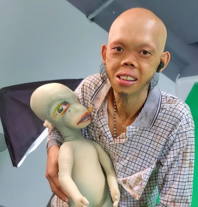 “妖魔专业户”李平安,长相怪异抱得美人归,被称最成功的癞蛤蟆