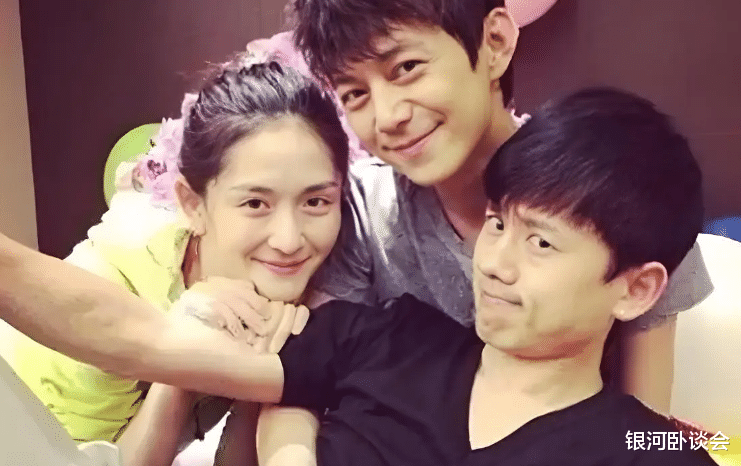 谢娜突然发文，何炅冲上热搜，网友惊了：你俩可真行啊！