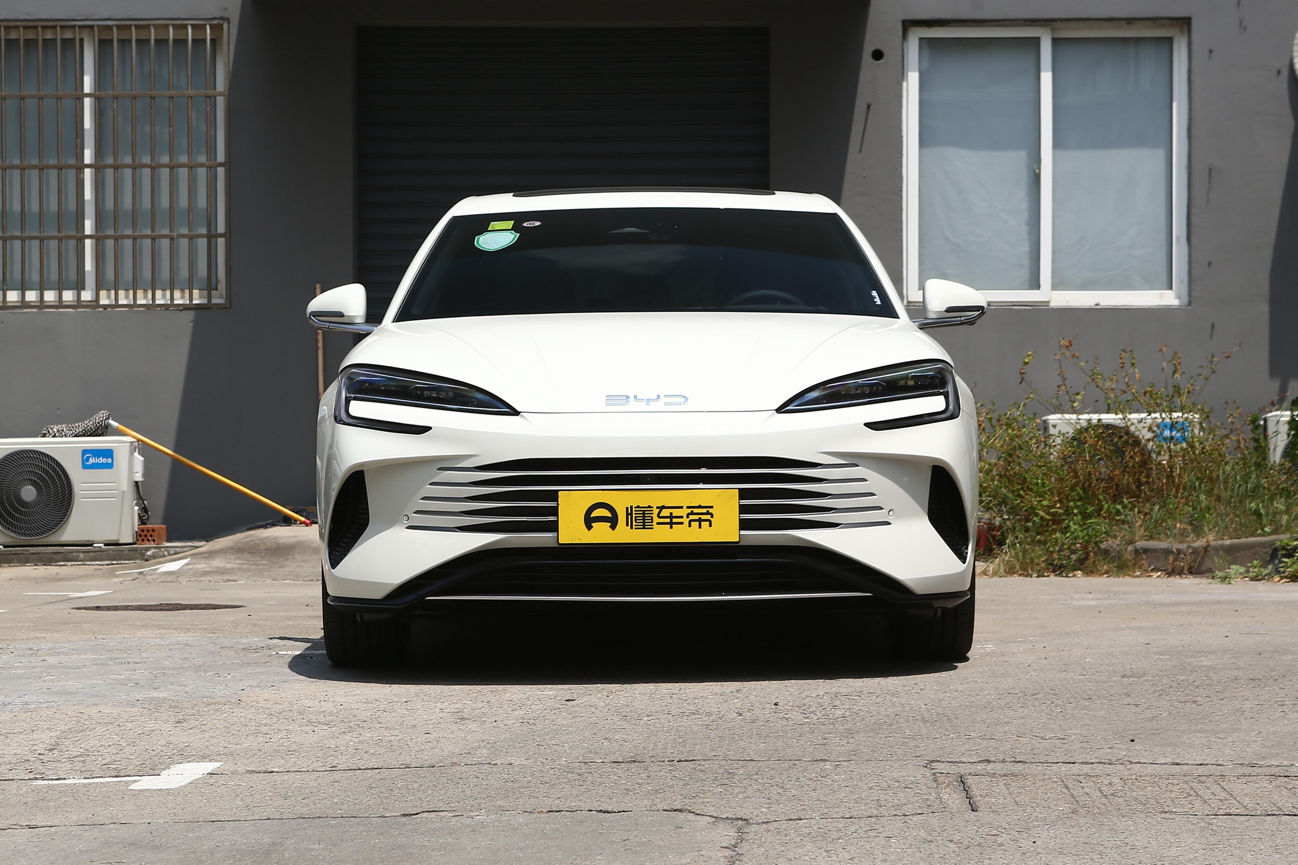 第五代DM加持，6.9s破百+亏电油耗仅3.8L，家用推荐海豹07 DM
