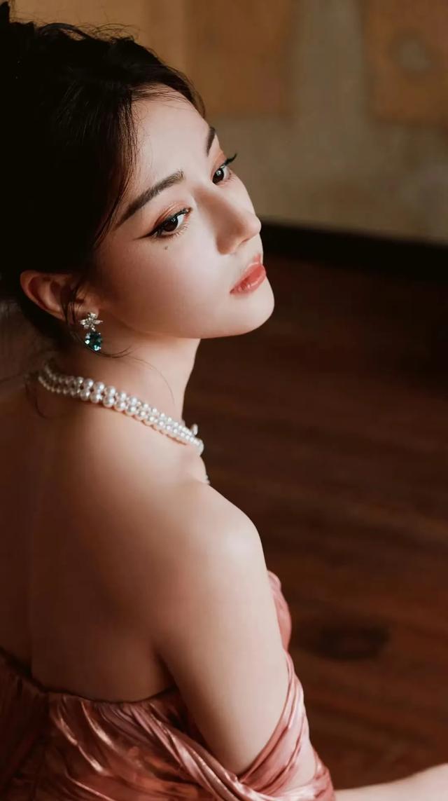 热巴黄景瑜秘婚生子?真相揭晓,评论区炸了!