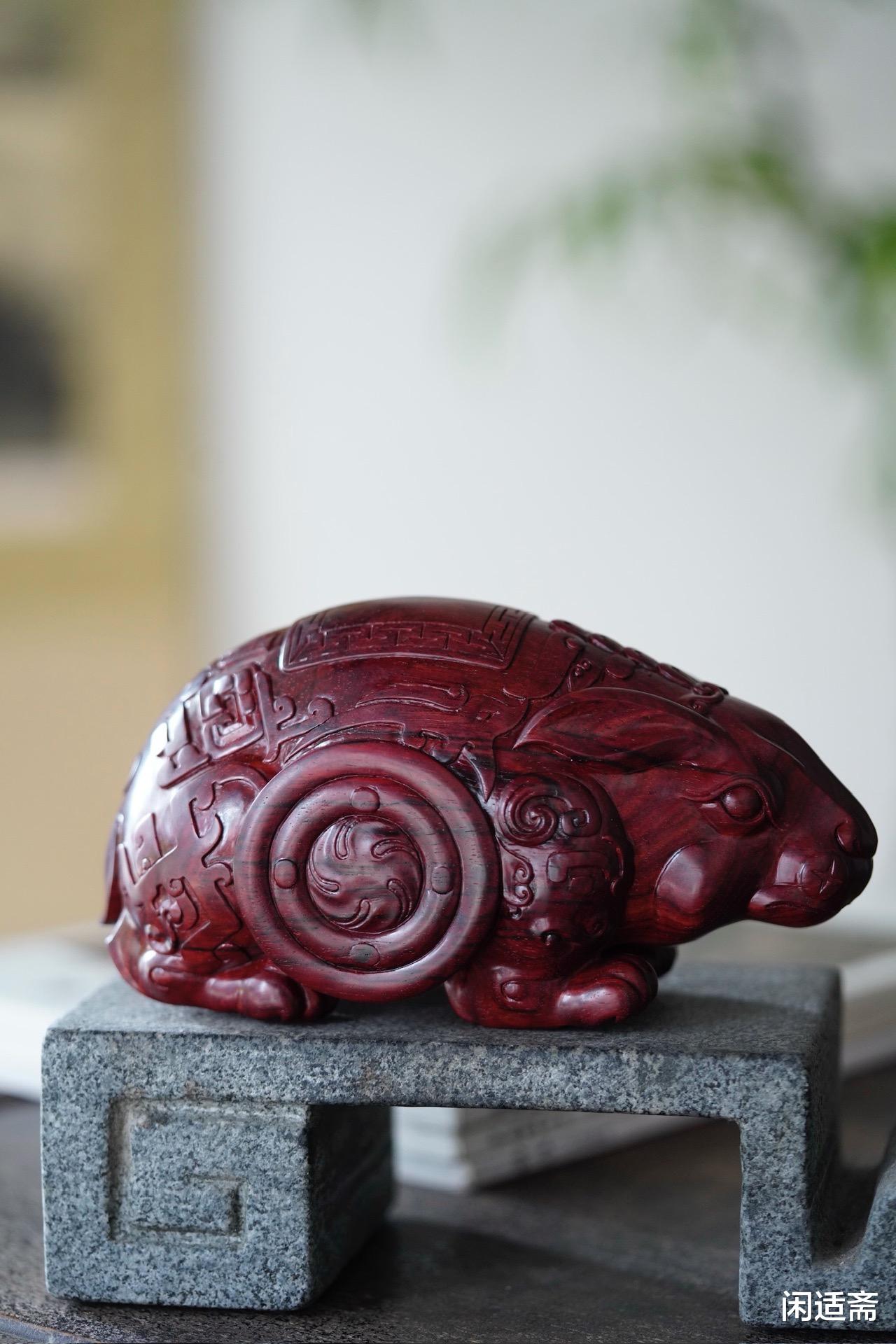 小叶紫檀,仿青铜铸造,兔尊