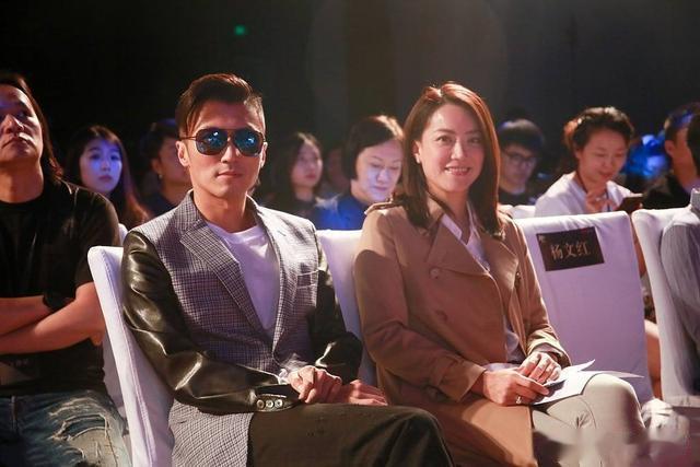 霍汶希的11岁女儿,亲生父亲已经露面,一家三口还拍了全家福