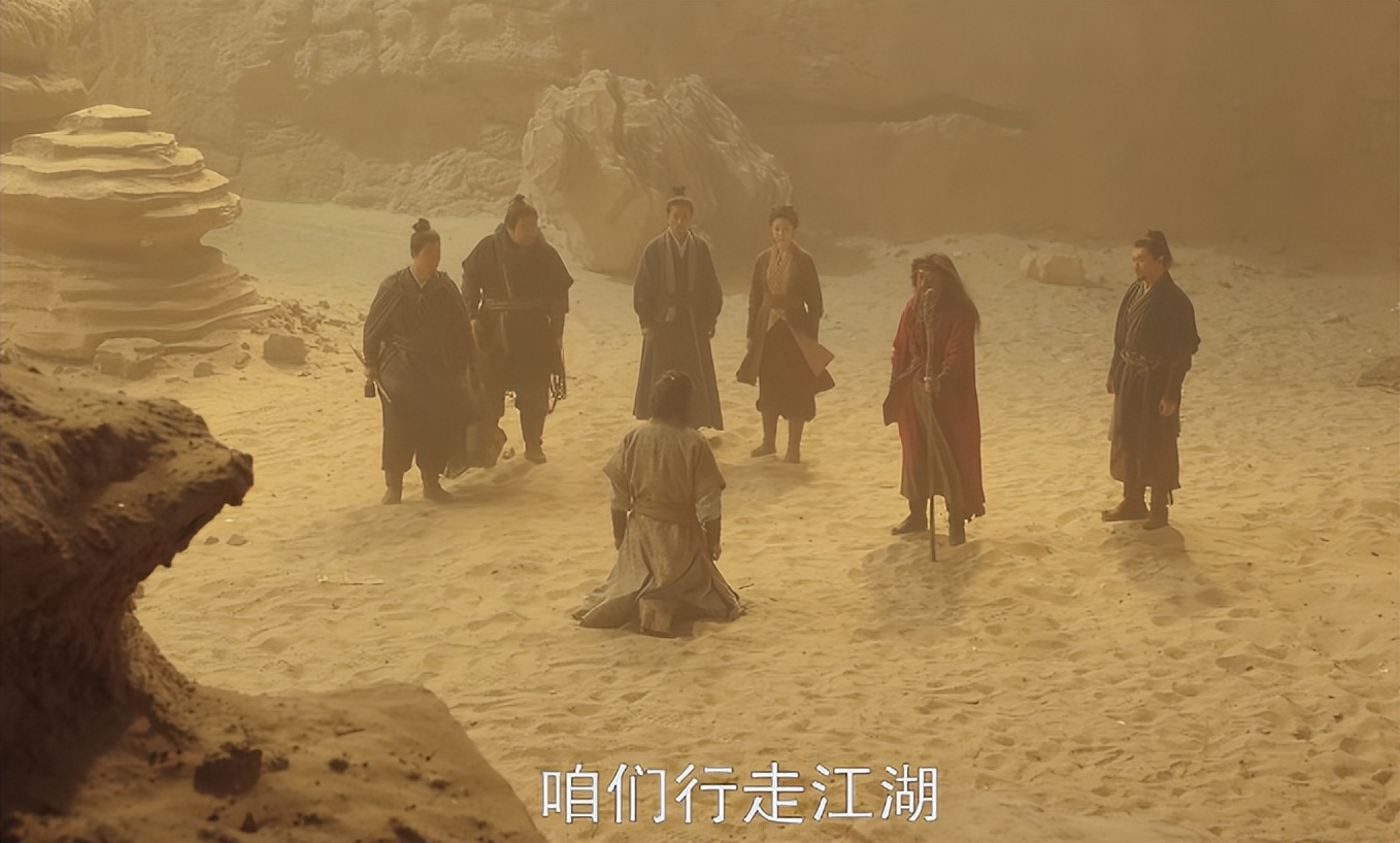 把假睫毛卸了,口红眼线擦了,胸勒平了,才算不糊弄观众的女扮男装!