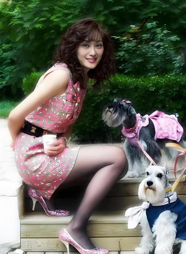 发福之后的孟广美的身姿丰腴，富豪丈夫对她更宠爱，178公分正好