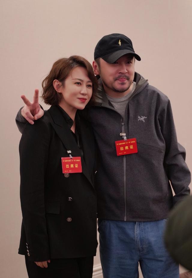 央视表彰会暴露咖位,吴京靠边站,雷佳音侧身让位,C位居然是她