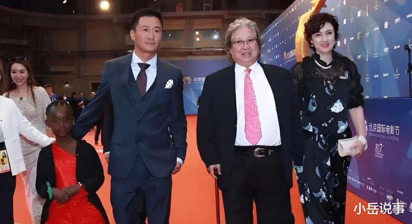 隐瞒了我们29年!原来他就是吴京的亲生父亲,难怪儿子能大红大紫