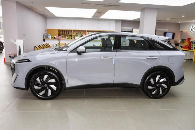 油耗低至4.3L,比宋Pro DM-i还省油,这车真香!