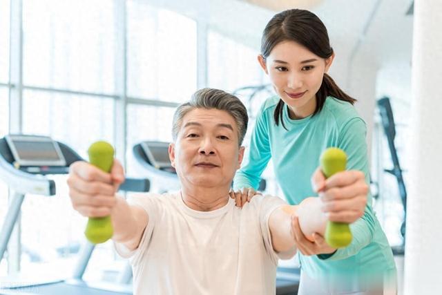 六十岁不是挡在健身门外的坎，科学锻炼让你重获年轻力量