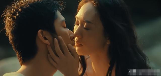 《微暗之火》暴露戏太多被投诉,尺度大儿童不宜,网友怒骂很荒唐