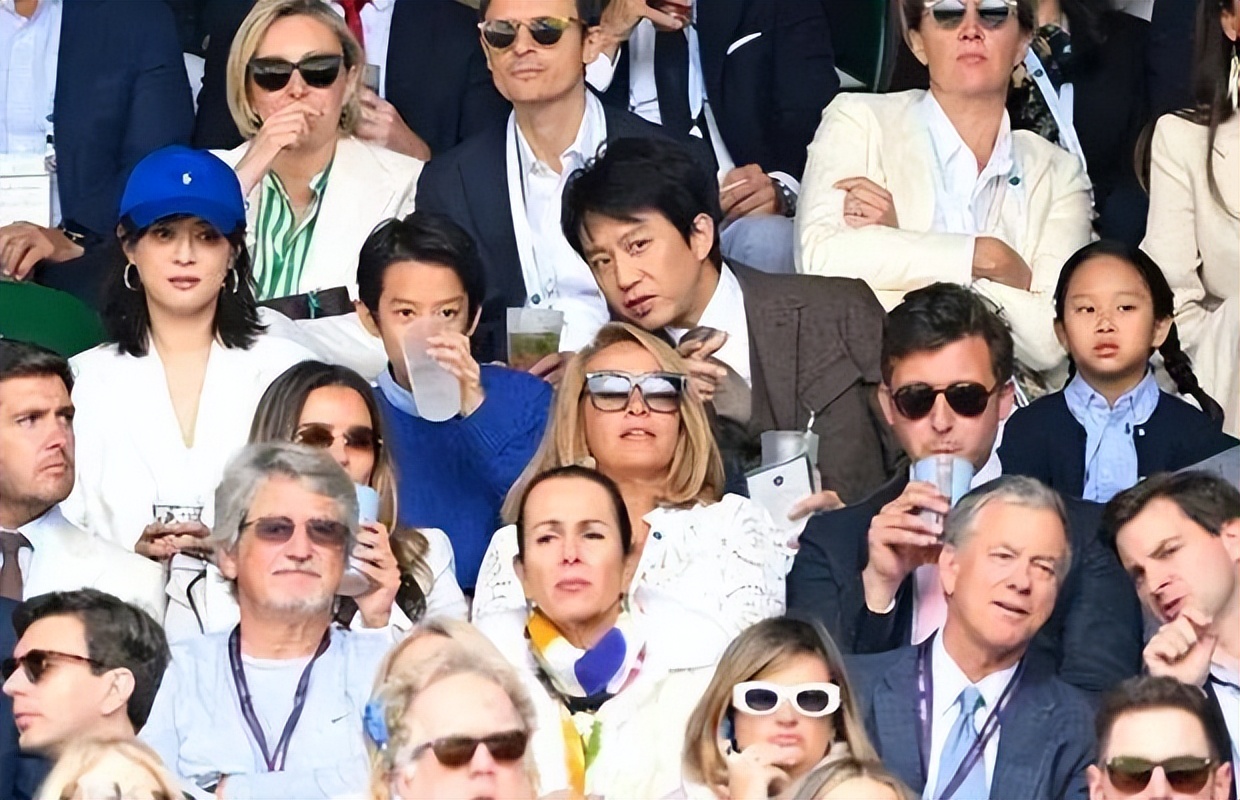 观赛现场：孙俪邓超的拘谨与周杰伦昆凌的松弛——一场“暴发户硬挤贵族”的对比解读