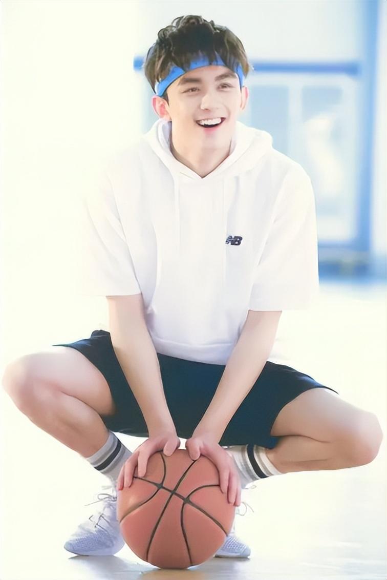 吴磊,海报被撤,直播被叫停,当红演员走到这一步,究竟是谁的错???