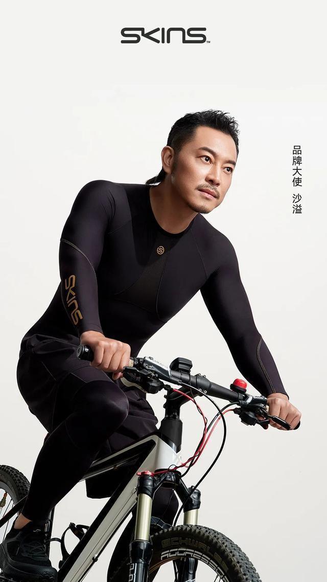 沙溢瘦身成功,代言运动品牌大秀肌肉,型男硬汉身材格外吸睛!