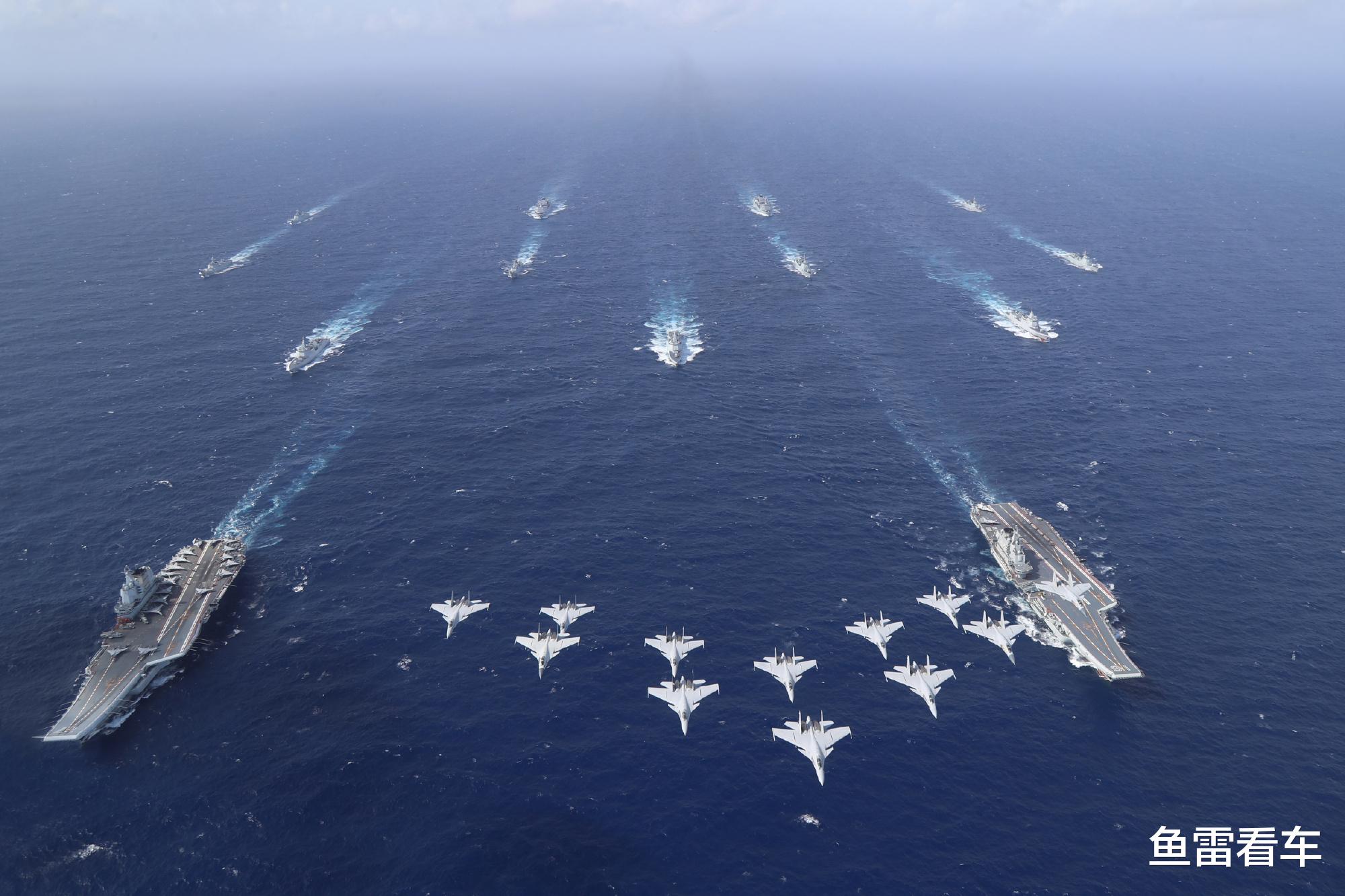 历史性画面来了！双航母编队终于成了，第一批官宣图发布