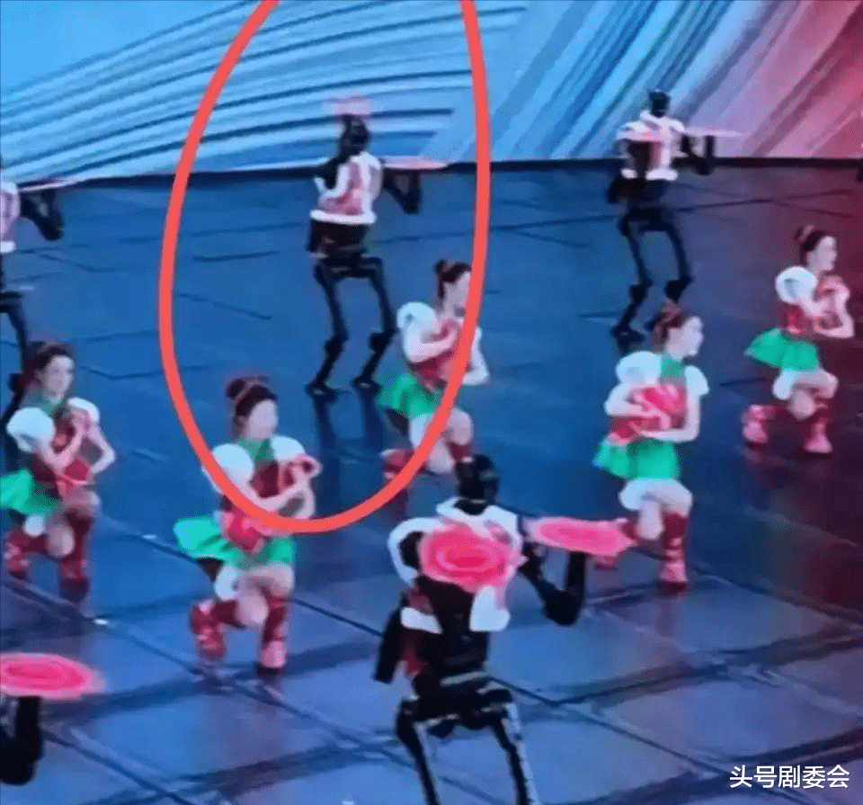 春晚7大失误名场面，比小品还好看，尴尬的马丽一出手就是王炸！