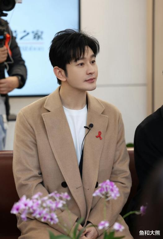 杨颖解禁正式复出!登上杂志封面获粉丝保驾护航,网友态度很明确