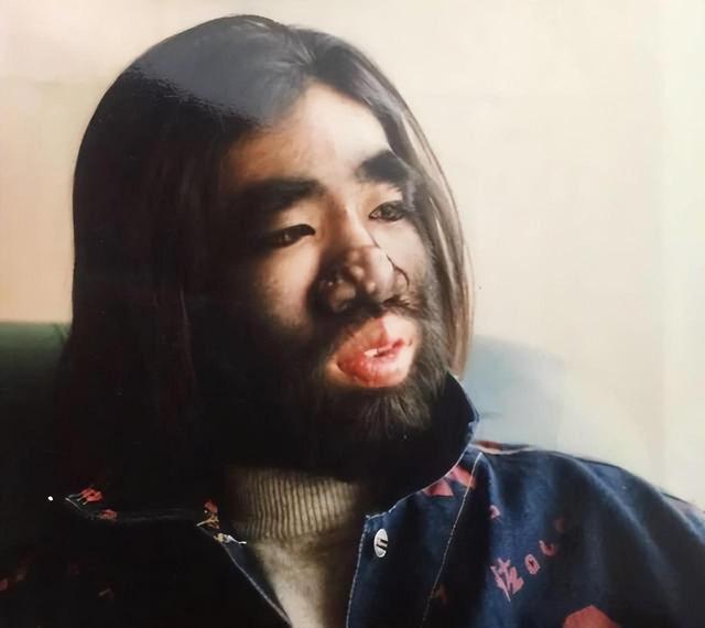 毛孩于震寰42岁娶美娇妻，不顾阻拦冒险生娃，儿子长相出人意料！