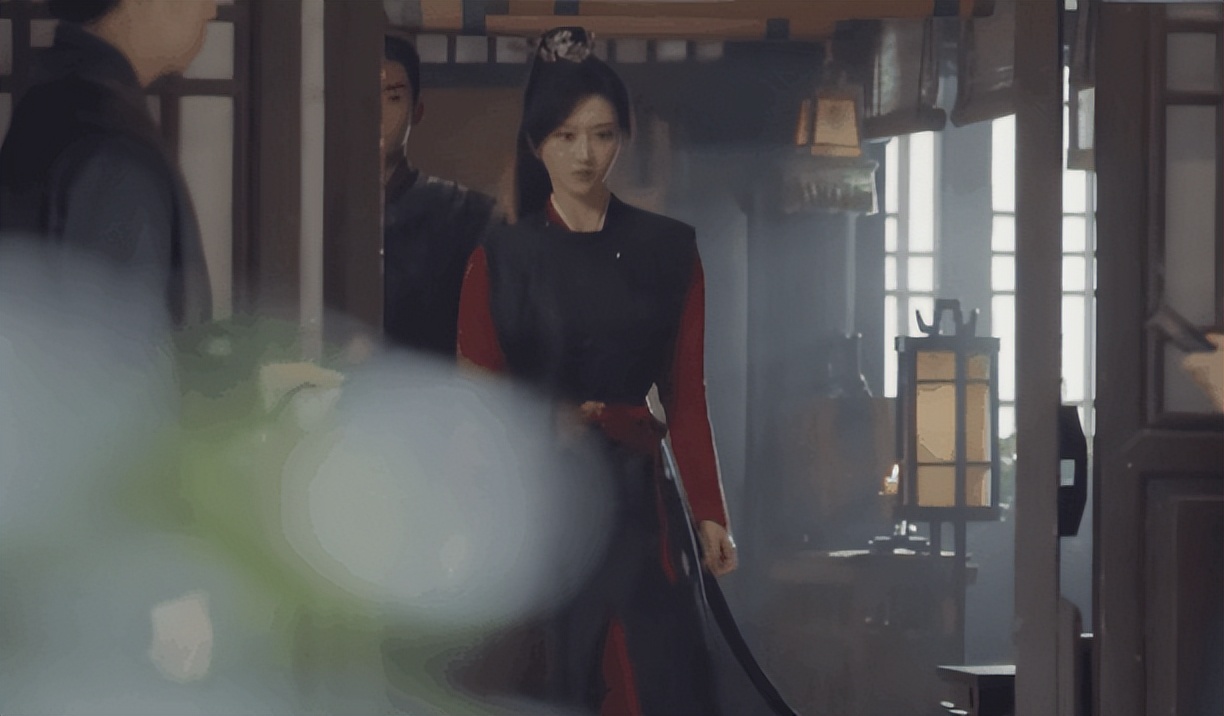 把假睫毛卸了,口红眼线擦了,胸勒平了,才算不糊弄观众的女扮男装!