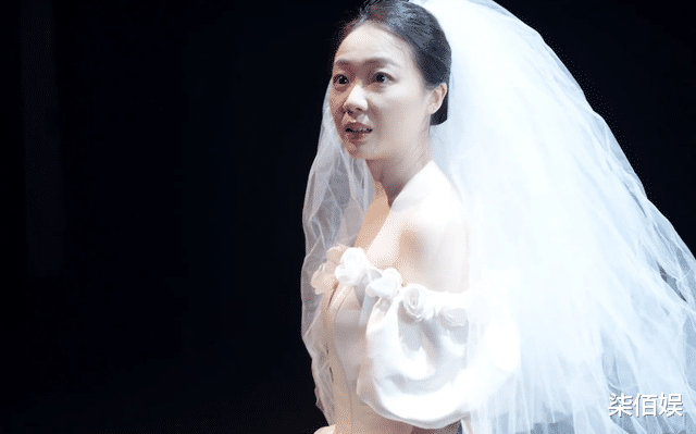 《暖春》小花官宣恋情，获男友送DR钻戒求婚，现场照曝光好浪漫