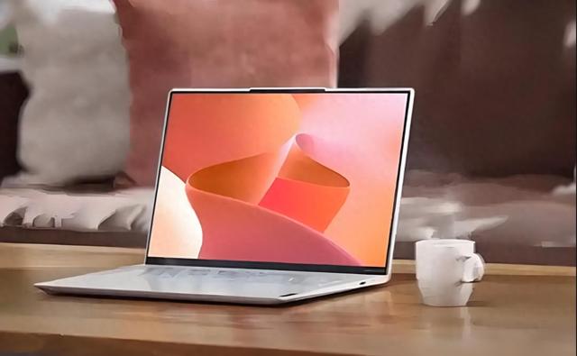 库克豪言：新款MacBook Pro引领笔记本行业新标杆