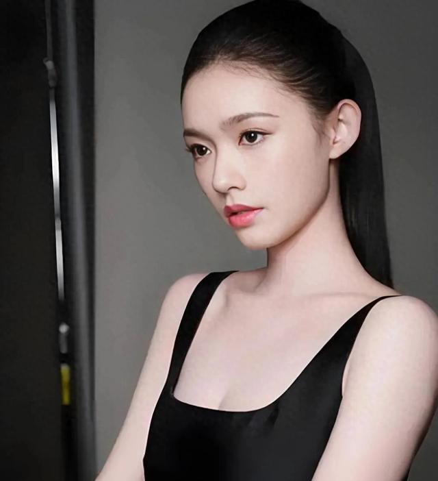 美人鱼林允,野生感!