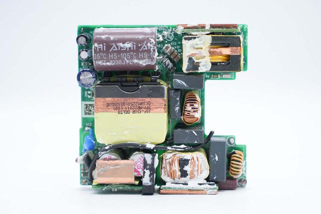 电源也要做得让人买不起的样子,华硕ROG 130W氮化镓适配器拆解