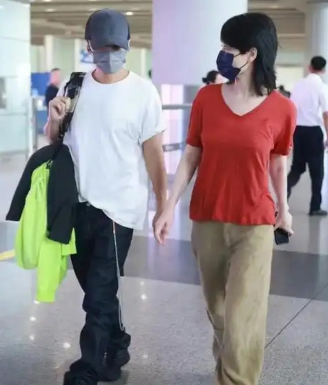 被港媒传生四胎后,消失一年的张柏芝终于现身,王菲谢霆锋输了?