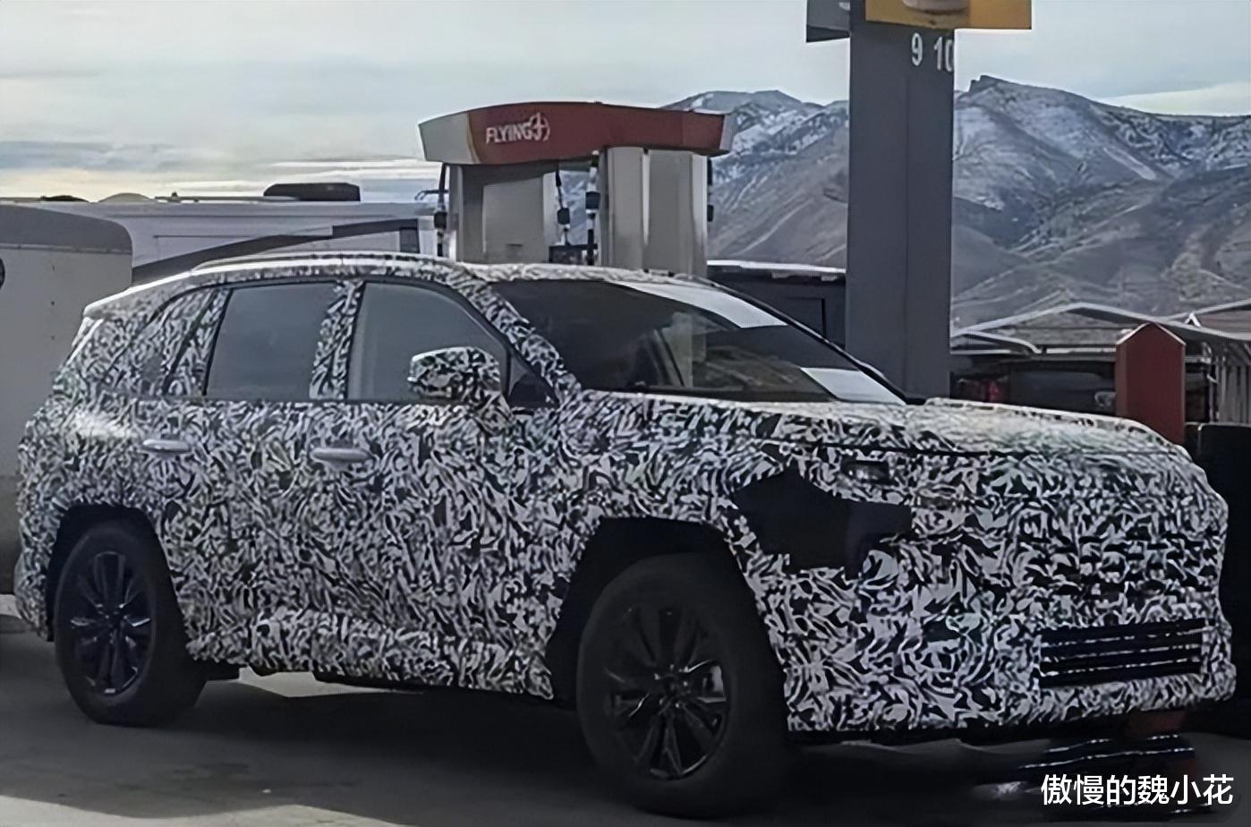 丰田新“RAV4”路试首曝，换皇冠同款内饰，确认明年首发！