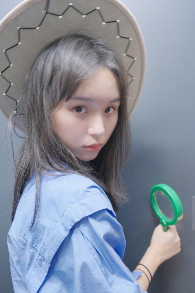 2岁即年入百万的童星刘楚恬,因太漂亮被“禁止整容”,如今怎样