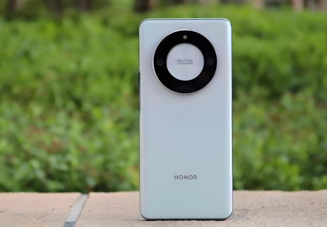 千元机出现 “新卷王”,12GB+256GB,顶配旗舰只卖1799元